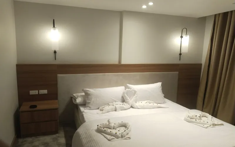 King Bed with Ambient Lighting – Nasr City