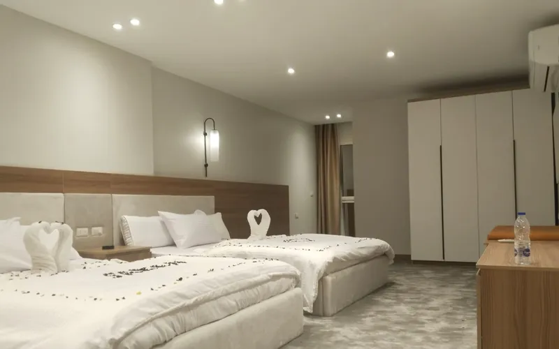 غرفة بريميوم بسريرين فى ميني فندق سكن ستوديوز