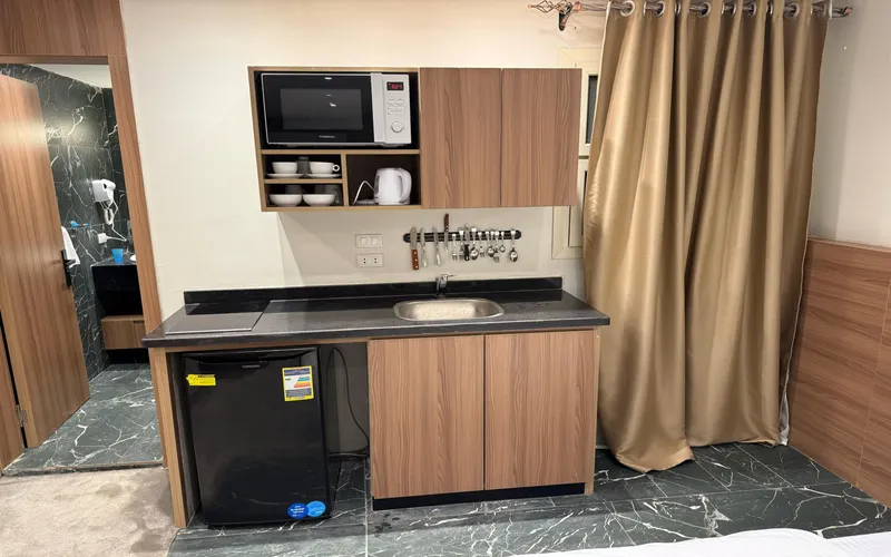 مطبخ متكامل دا استوديو فاخل بميني فندق سكن استوديوز