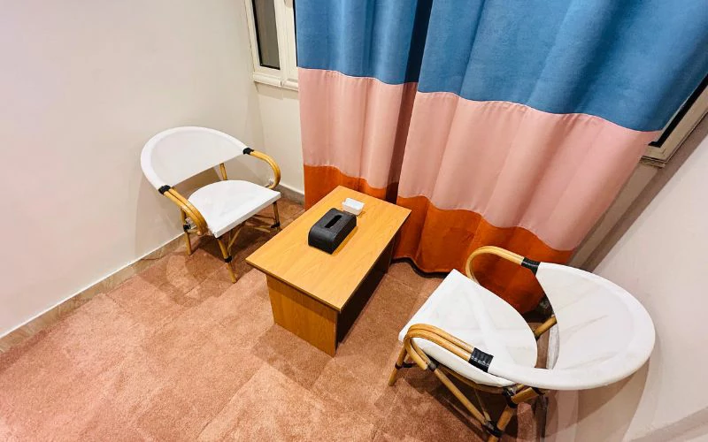 Studio bedroom with sitting area – Mini Hotel Nuzly